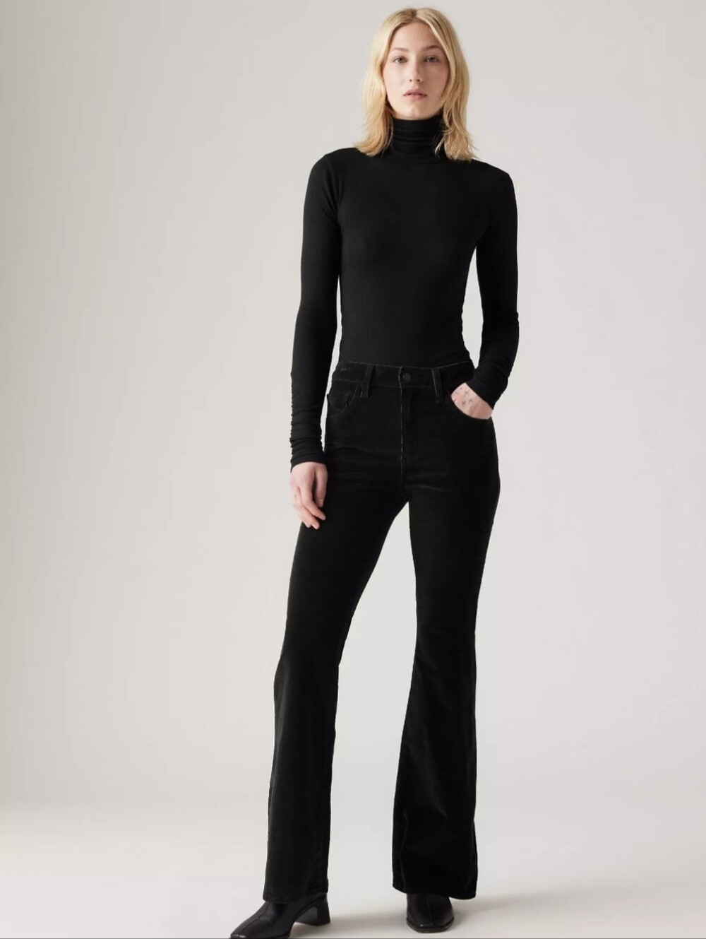 Levis Womens 726 Flare High Rise Black Corduroy Stretch Pants Size 28 Inseam 30"